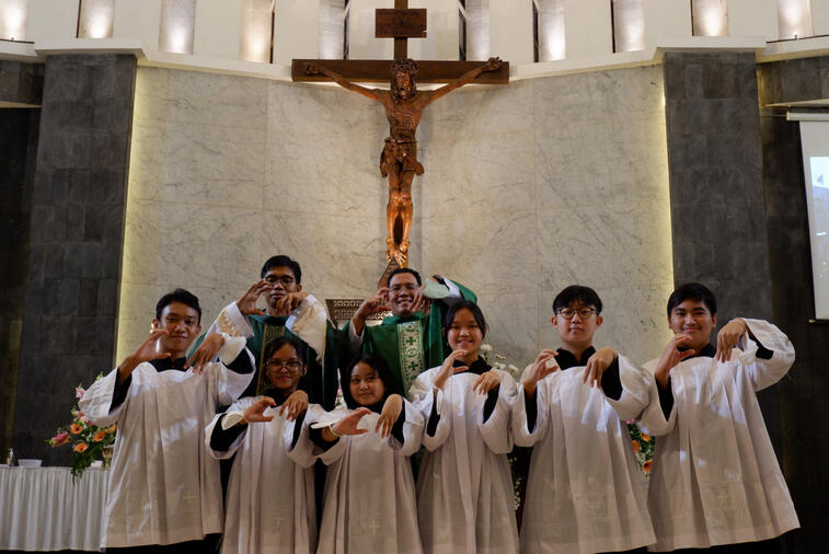 Divisi Putra-putri Altar Loyola (PAL)
